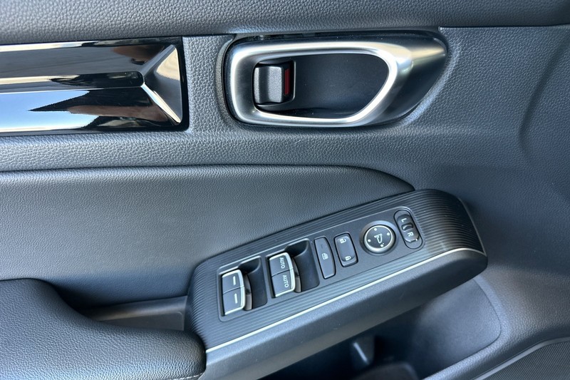 Honda Civic Hatchback Vehicle Full-screen Gallery Image 11