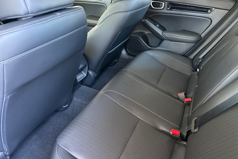 Honda Civic Hatchback Vehicle Full-screen Gallery Image 12