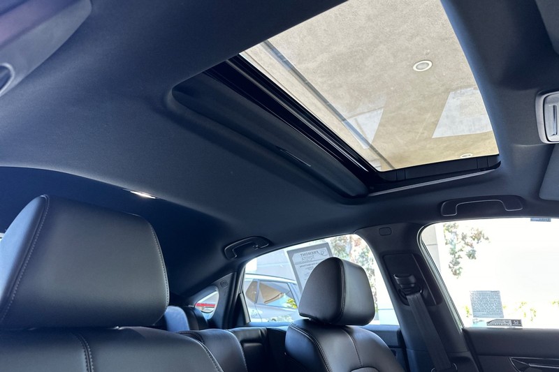 Honda Civic Hatchback Vehicle Full-screen Gallery Image 17