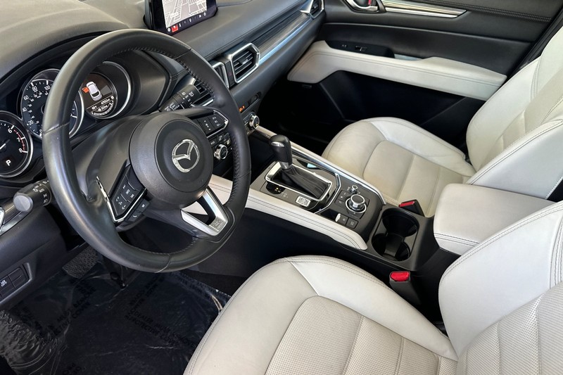 Mazda CX-5 Vehicle Full-screen Gallery Image 10