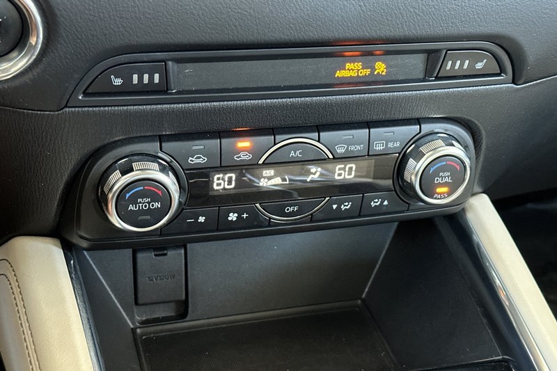 Mazda CX-5 Vehicle Full-screen Gallery Image 21