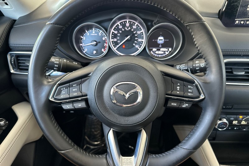 Mazda CX-5 Vehicle Full-screen Gallery Image 24