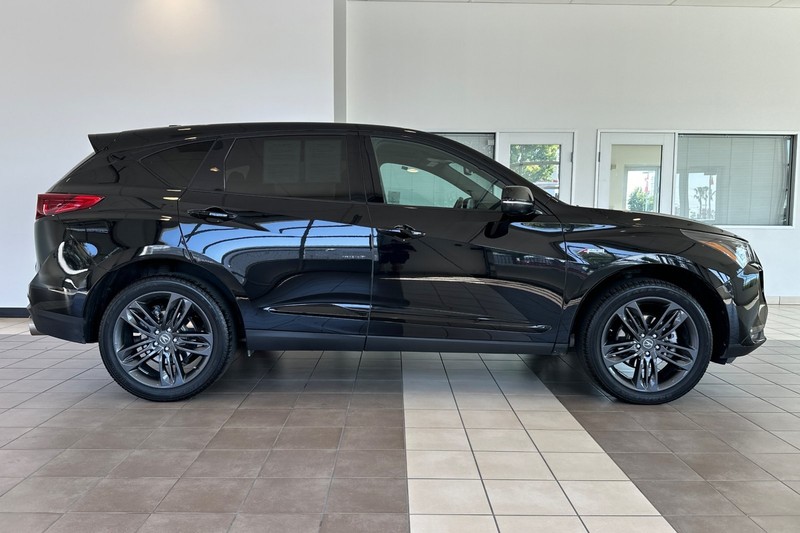Acura RDX Vehicle Full-screen Gallery Image 03