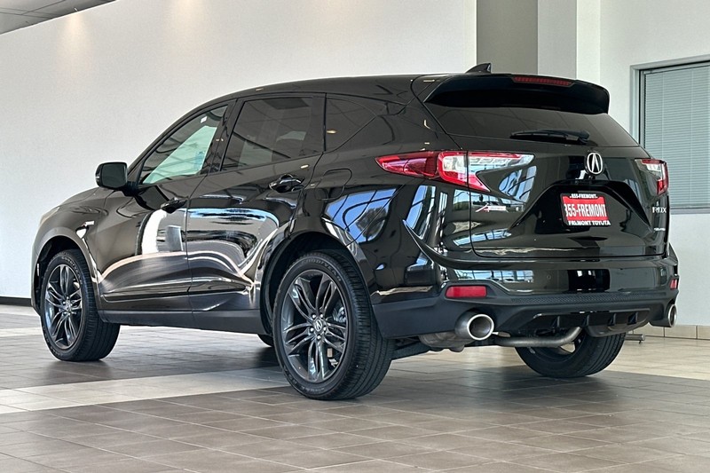 Acura RDX Vehicle Full-screen Gallery Image 06