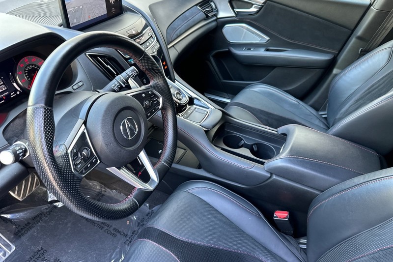 Acura RDX Vehicle Full-screen Gallery Image 10