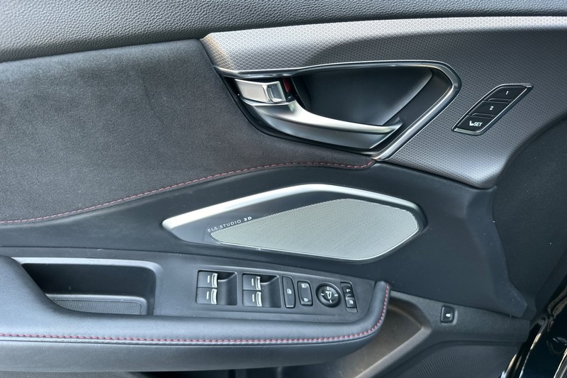 Acura RDX Vehicle Full-screen Gallery Image 11