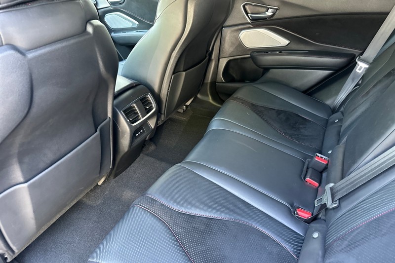 Acura RDX Vehicle Full-screen Gallery Image 12