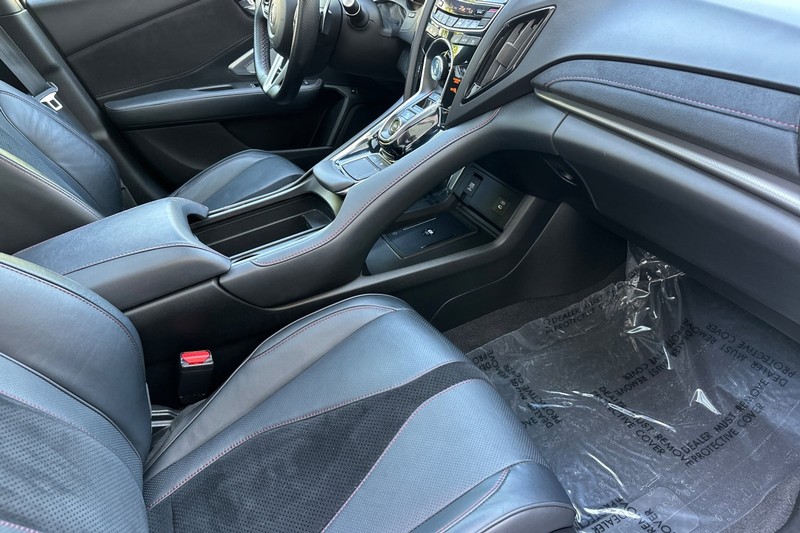 Acura RDX Vehicle Full-screen Gallery Image 16