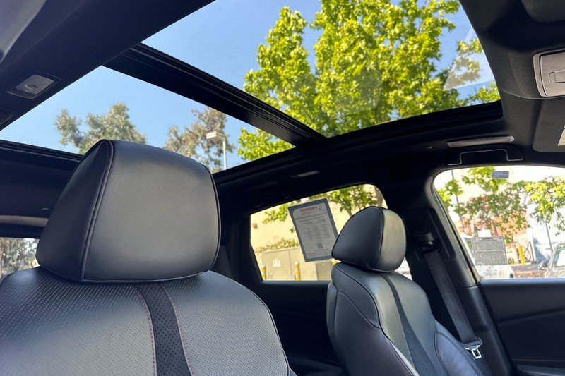 Acura RDX Vehicle Full-screen Gallery Image 17
