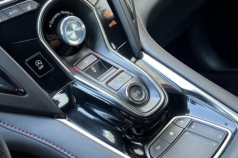 Acura RDX Vehicle Full-screen Gallery Image 22