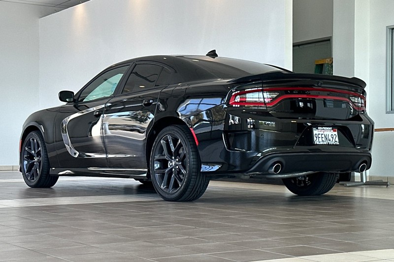 Dodge Charger Vehicle Full-screen Gallery Image 06