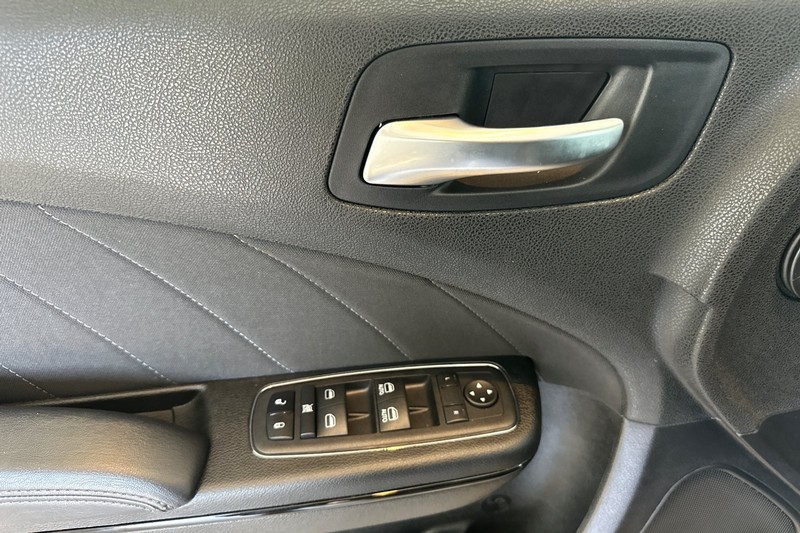 Dodge Charger Vehicle Full-screen Gallery Image 11