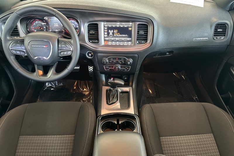 Dodge Charger Vehicle Full-screen Gallery Image 13