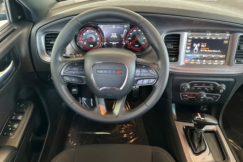 Dodge Charger Vehicle Full-screen Gallery Image 14