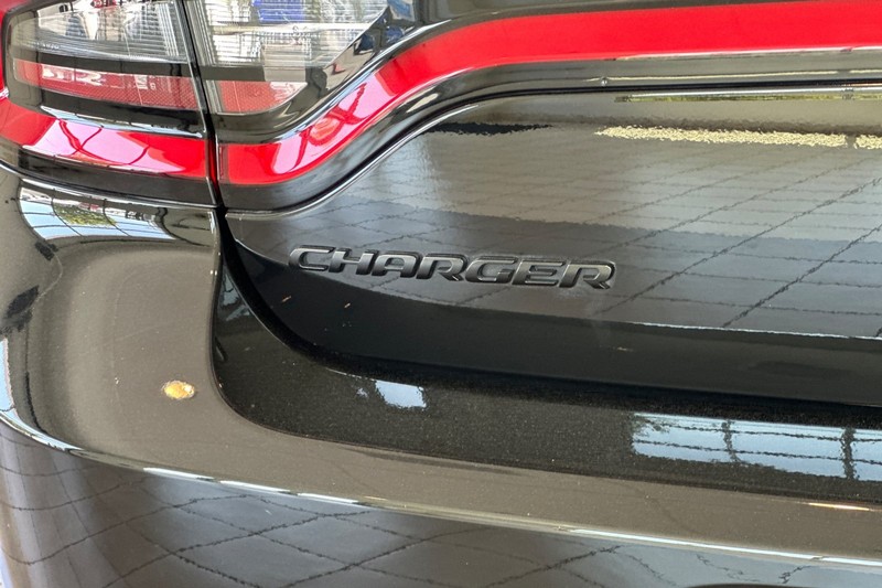 Dodge Charger Vehicle Full-screen Gallery Image 26