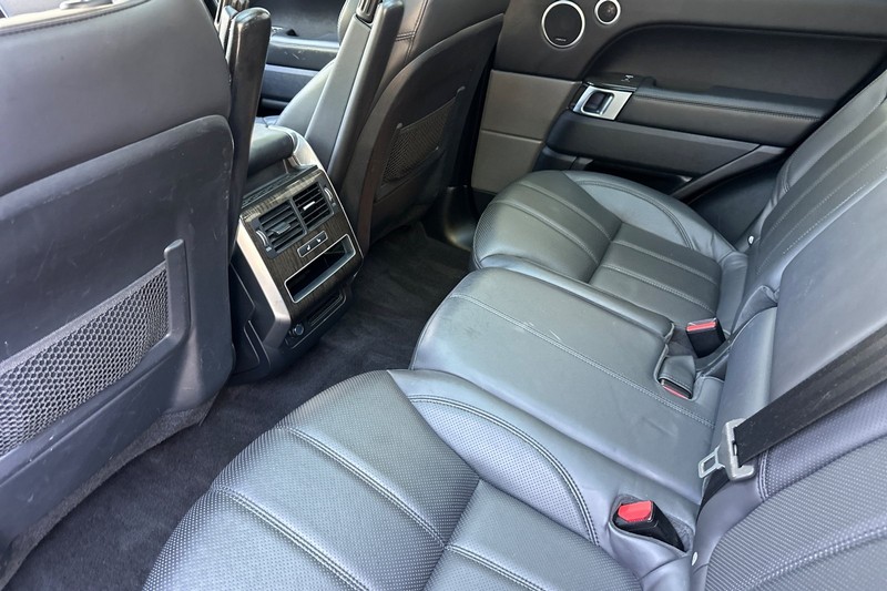 Land Rover Range Rover Sport Vehicle Full-screen Gallery Image 12