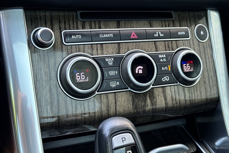 Land Rover Range Rover Sport Vehicle Full-screen Gallery Image 21