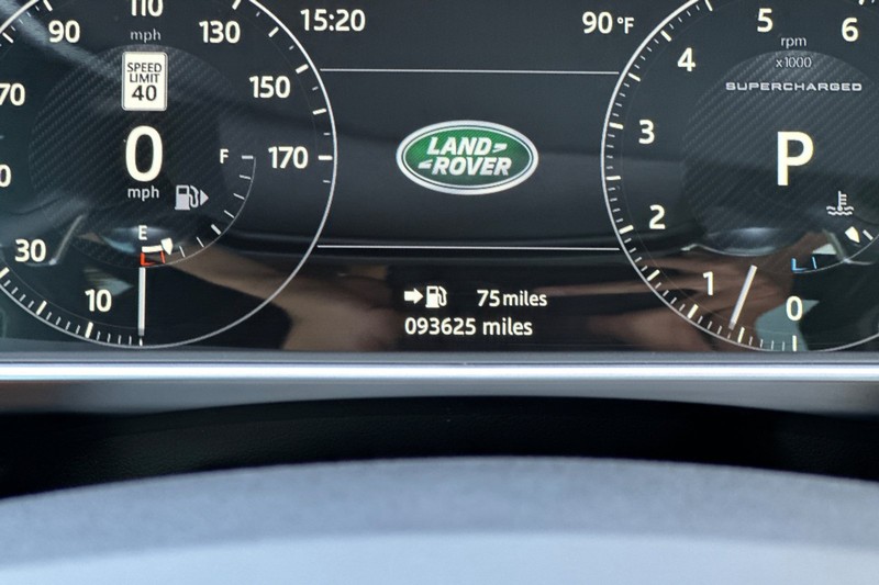 Land Rover Range Rover Sport Vehicle Full-screen Gallery Image 26