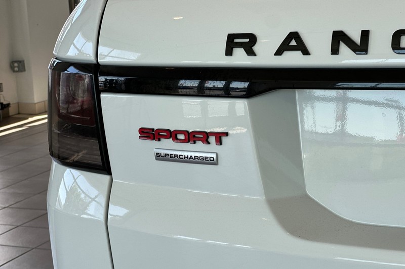 Land Rover Range Rover Sport Vehicle Full-screen Gallery Image 28
