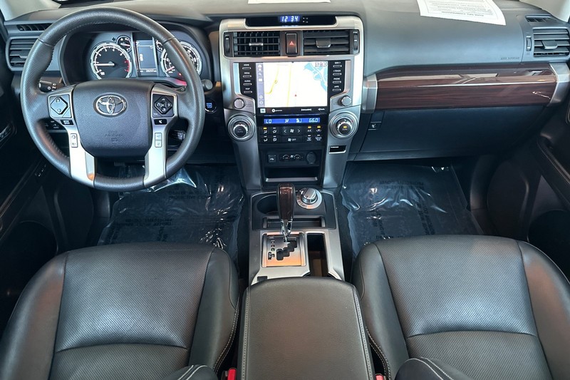 Toyota 4Runner Vehicle Full-screen Gallery Image 13