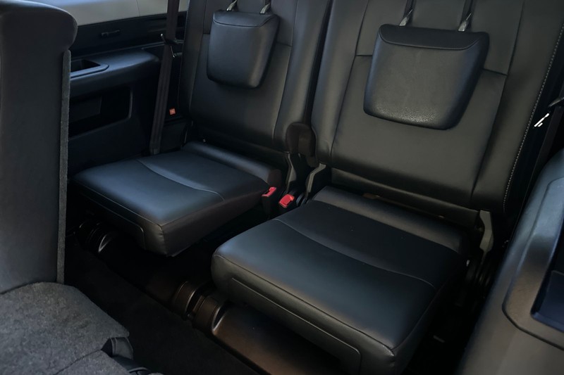 Toyota 4Runner Vehicle Full-screen Gallery Image 15