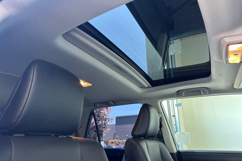 Toyota 4Runner Vehicle Full-screen Gallery Image 18