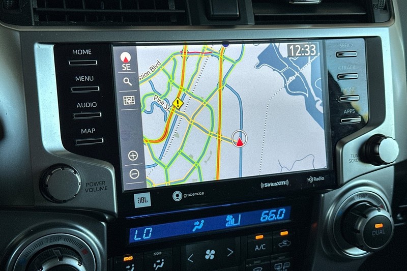 Toyota 4Runner Vehicle Full-screen Gallery Image 20