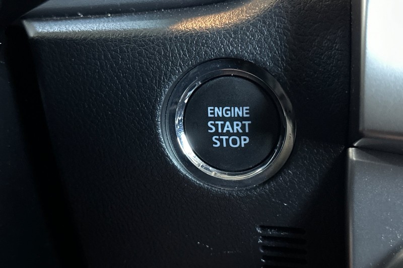 Toyota 4Runner Vehicle Full-screen Gallery Image 24
