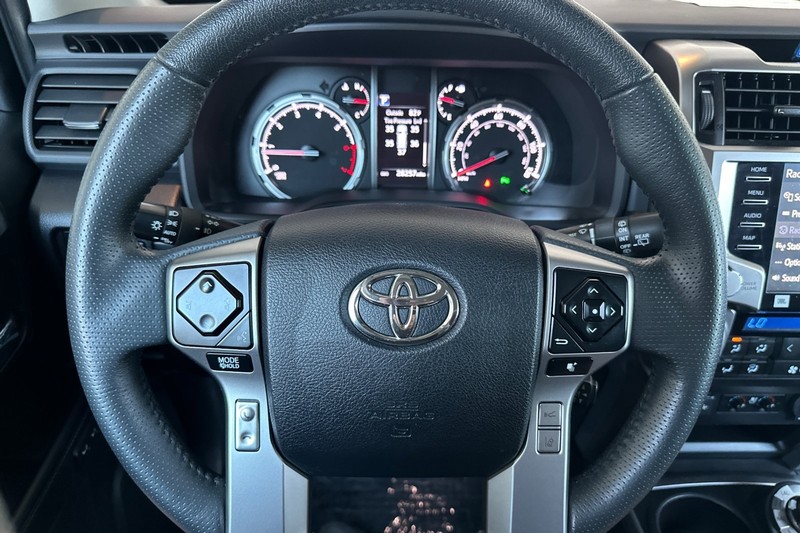Toyota 4Runner Vehicle Full-screen Gallery Image 25