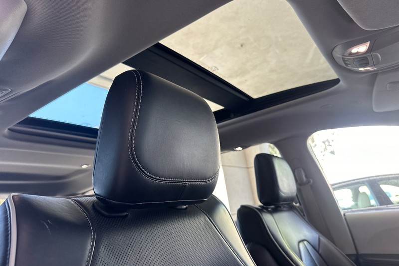 Chrysler Pacifica Vehicle Full-screen Gallery Image 18