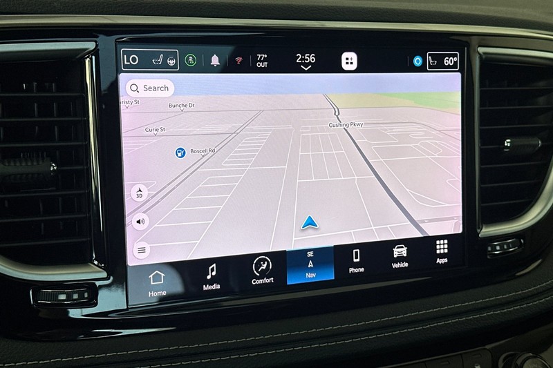 Chrysler Pacifica Vehicle Full-screen Gallery Image 20