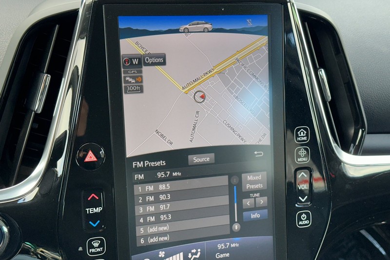 Toyota Prius Prime Vehicle Full-screen Gallery Image 19