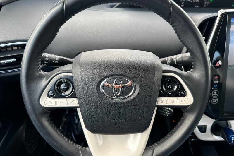 Toyota Prius Prime Vehicle Full-screen Gallery Image 24