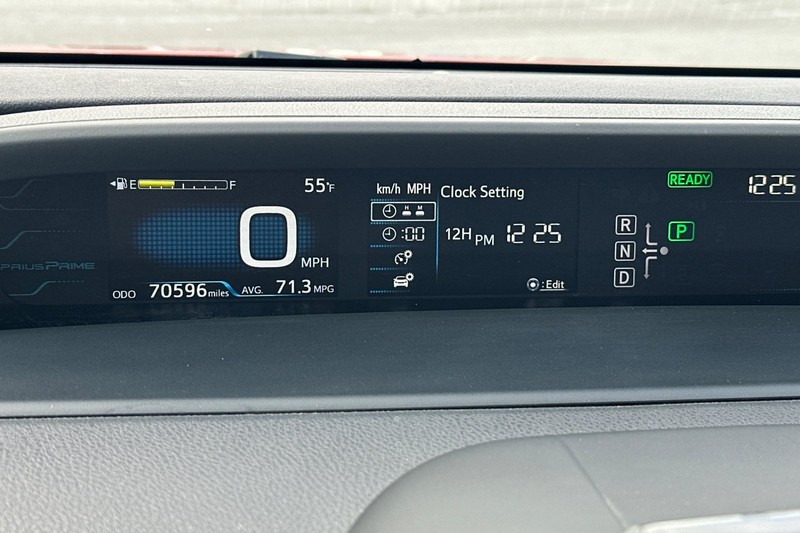 Toyota Prius Prime Vehicle Full-screen Gallery Image 25