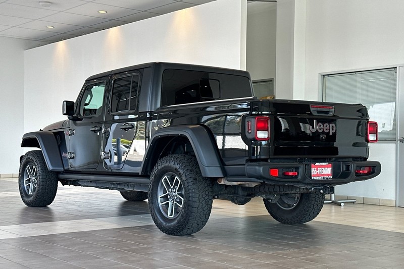 Jeep Gladiator Vehicle Full-screen Gallery Image 06