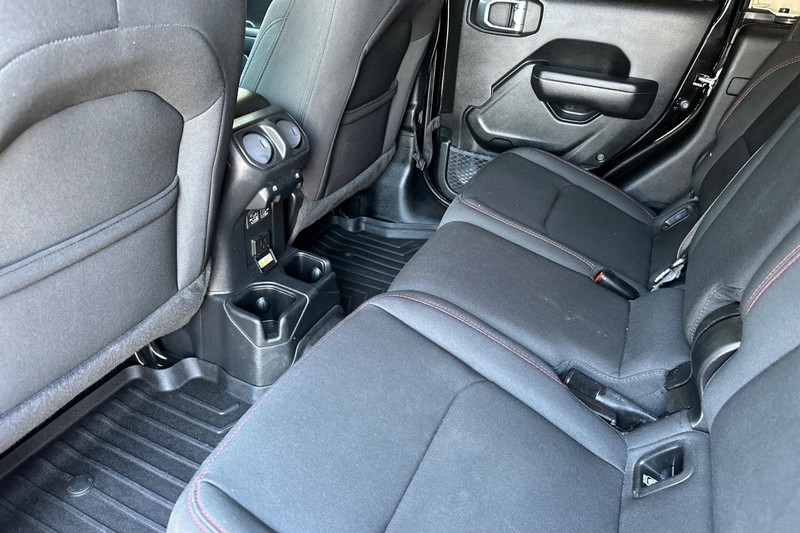 Jeep Gladiator Vehicle Full-screen Gallery Image 12