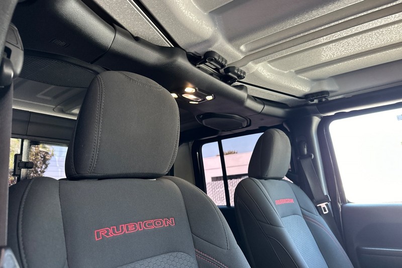 Jeep Gladiator Vehicle Full-screen Gallery Image 16