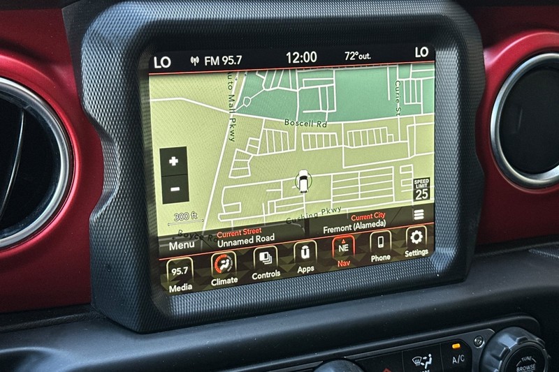 Jeep Gladiator Vehicle Full-screen Gallery Image 18