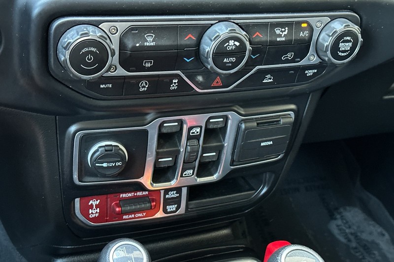 Jeep Gladiator Vehicle Full-screen Gallery Image 20