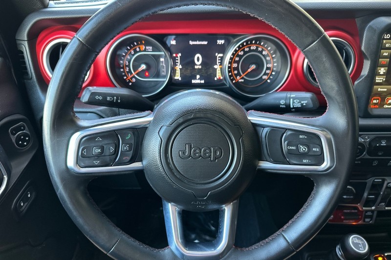 Jeep Gladiator Vehicle Full-screen Gallery Image 23