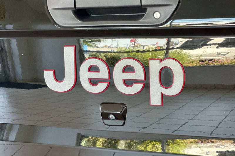 Jeep Gladiator Vehicle Full-screen Gallery Image 27