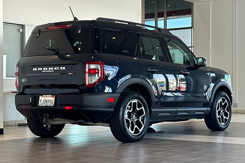 Ford Bronco Sport Vehicle Full-screen Gallery Image 04