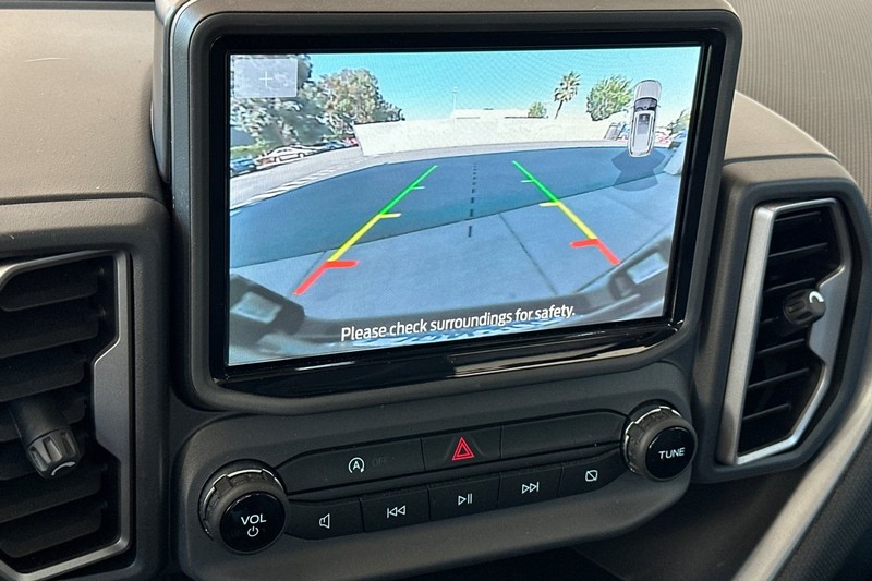 Ford Bronco Sport Vehicle Full-screen Gallery Image 19