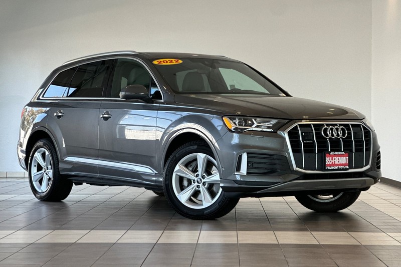 Audi Q7 Vehicle Full-screen Gallery Image 02