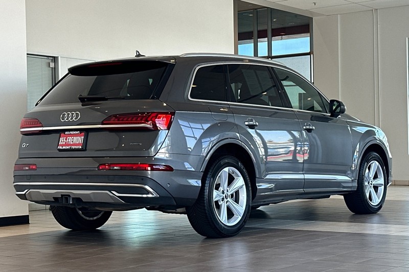 Audi Q7 Vehicle Full-screen Gallery Image 04