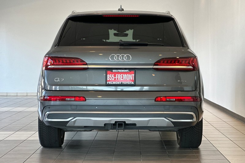 Audi Q7 Vehicle Full-screen Gallery Image 05