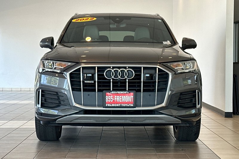 Audi Q7 Vehicle Full-screen Gallery Image 09