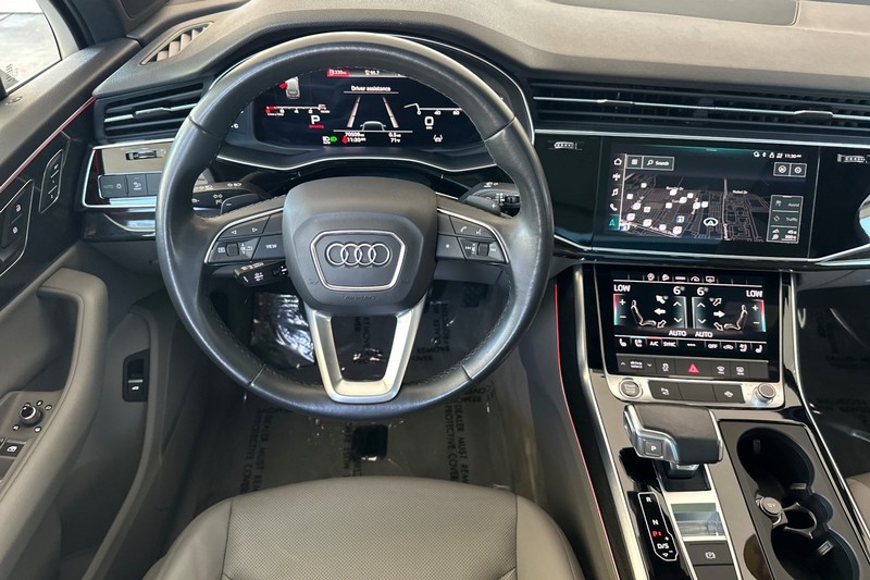 Audi Q7 Vehicle Full-screen Gallery Image 14