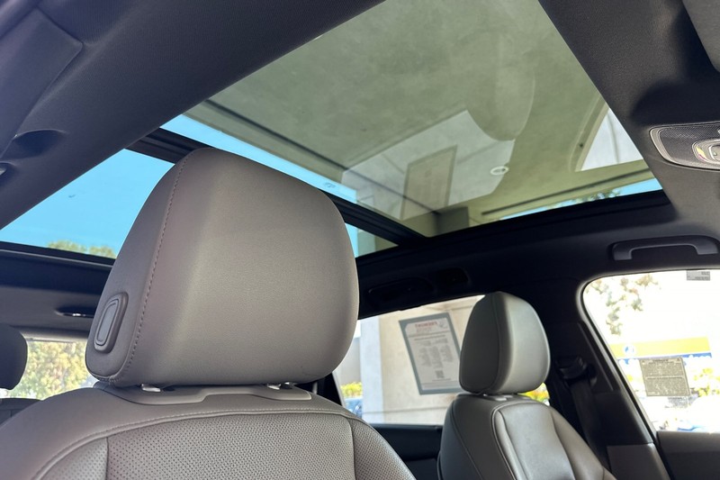 Audi Q7 Vehicle Full-screen Gallery Image 18