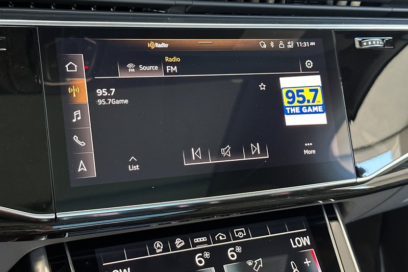 Audi Q7 Vehicle Full-screen Gallery Image 19